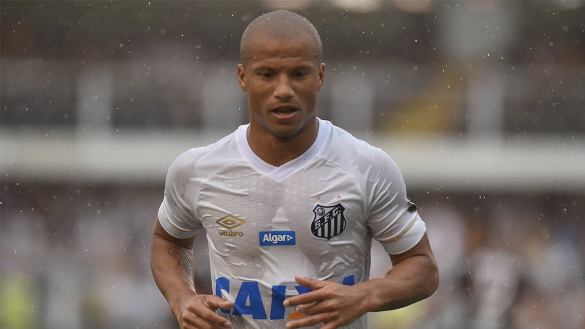 Sánchez e mais dois: Palmeiras estuda proposta por meio-campistas