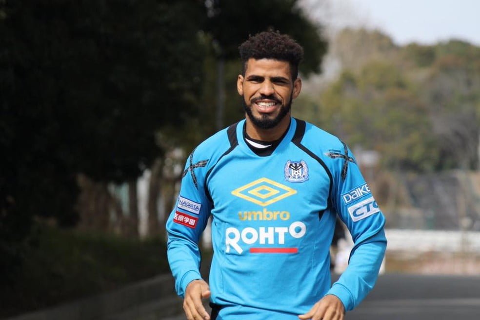 Atuando no futebol japonês, atacante comunica possível acerto com o Palmeiras; Felipão esteve por trás das tratativas 3 Atuando no futebol japonês, atacante comunica possível acerto com o Palmeiras; Felipão esteve por trás das tratativas