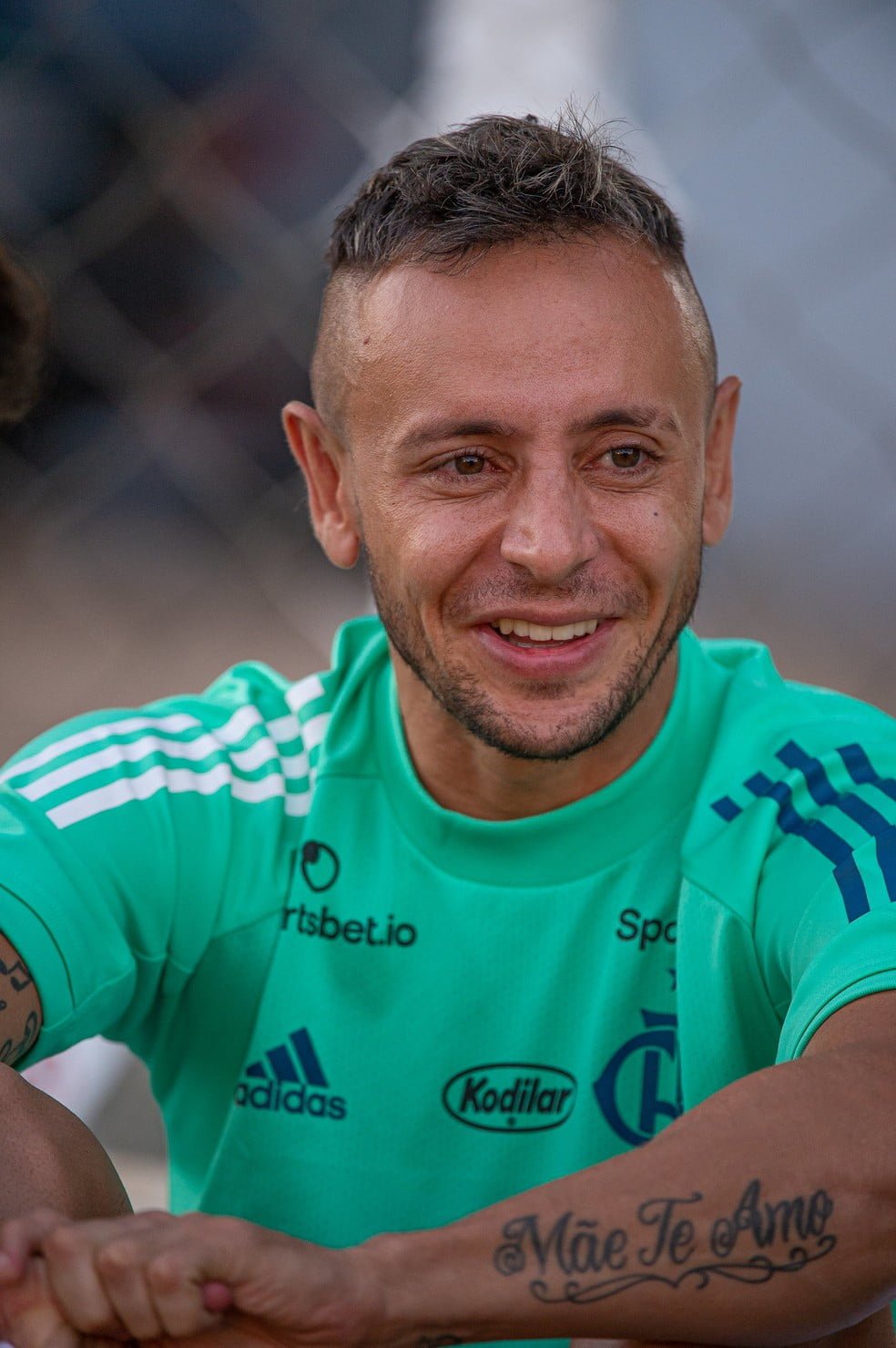 Após especulações, Palmeiras se manifesta sobre possível chegada de Rafinha; atleta é desejo de Coritiba, Atlético e Flamengo 4 Rafinha