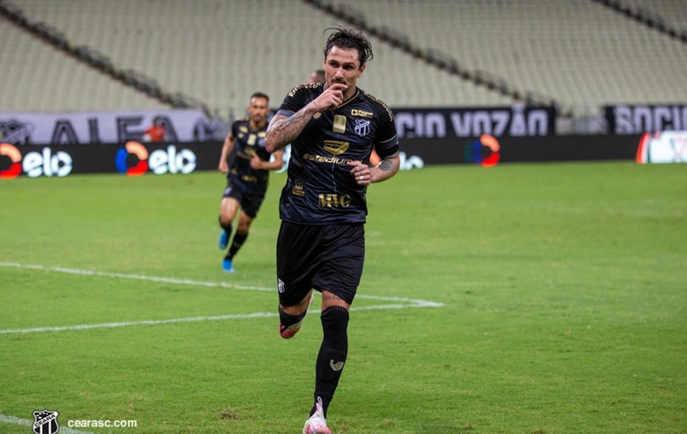 Robinson de Castro, presidente do Ceará, se manifesta sobre possível acerto de Vina com o Palmeiras