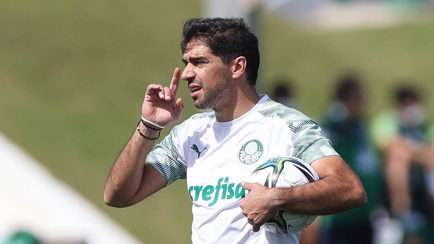 Braga, de Portugal, oficializa proposta de R$ 20,6 milhões por zagueiro do Palmeiras; atleta está nos planos de Abel Ferreira 1 abel palme