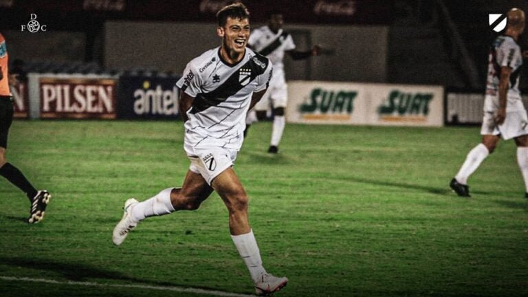 Palmeiras busca chapéu no Barcelona em contratação de Nicolás Siri, atacante do Danubio Palmeiras busca chapéu no Barcelona em contratação de Nicolás Siri, atacante do Danubio