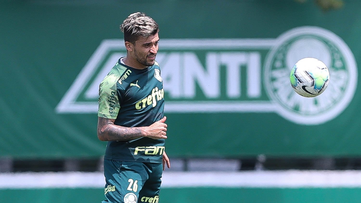 Em entrevista coletiva, Abel comunica futuro de Victor Luis no Palmeiras; lateral estava emprestado ao Botafogo na última temporada 1 victor luis