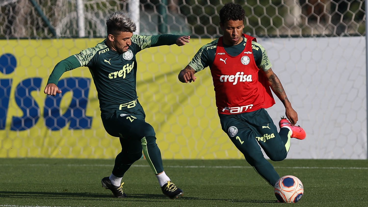 Com salário de 500 mil reais, lateral do Palmeiras é oferecido ao Internacional 1 victor rocha