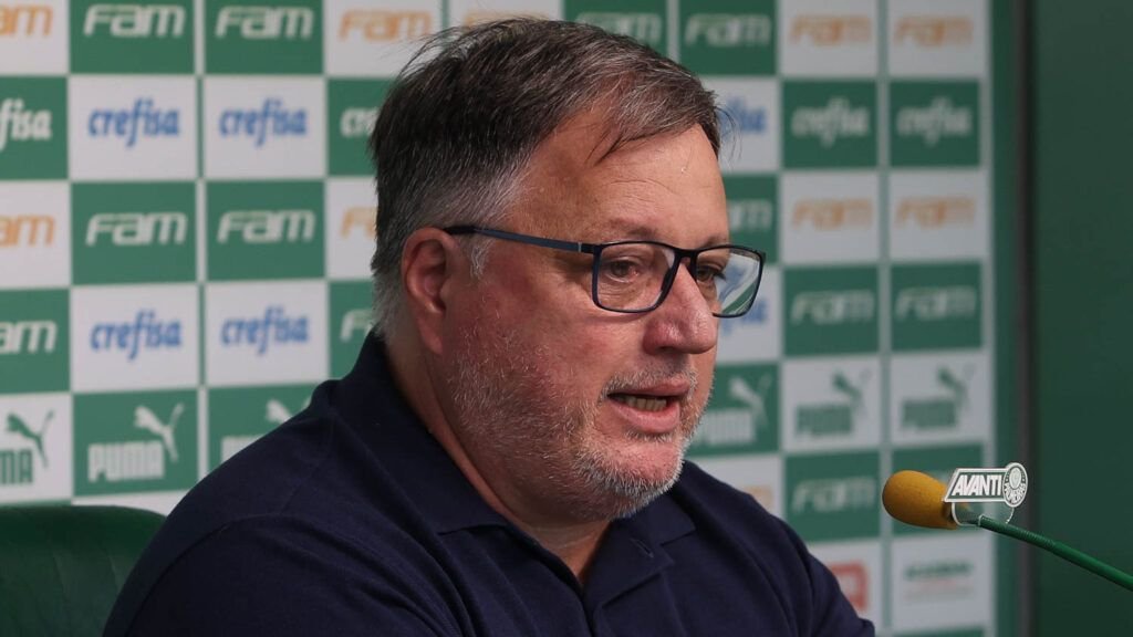 "Irá se encontrar com Barros e Abel"; Lateral pode deixar o Palmeiras 1 Barros