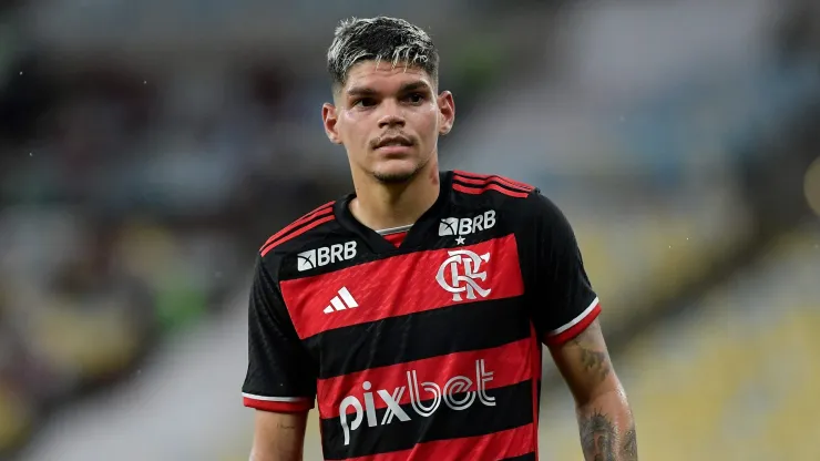 Chegada de novo lateral tem resposta do Palmeiras 2 Ayrton Lucas. Foto: Thiago Ribeiro/AGIF