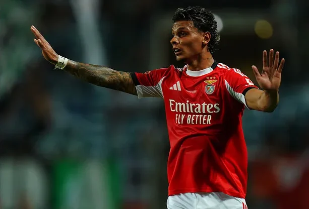 Atacante titular do Palmeiras pode ser parceiro de Richard Ríos no Benfica 1 Richard Ríos, ex-Palmeiras, pode ter um atacante alviverde como parceiro no Benfica. Foto: Gualter Fatia/Getty Images