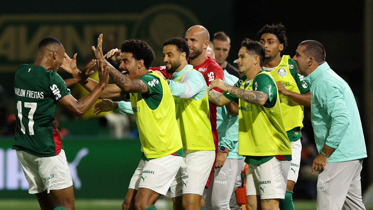 Após Piquerez, mais um titular do Palmeiras tem lesão séria confirmada 3 Elenco do Palmeiras diante do Grêmio. Foto: Cesar Greco