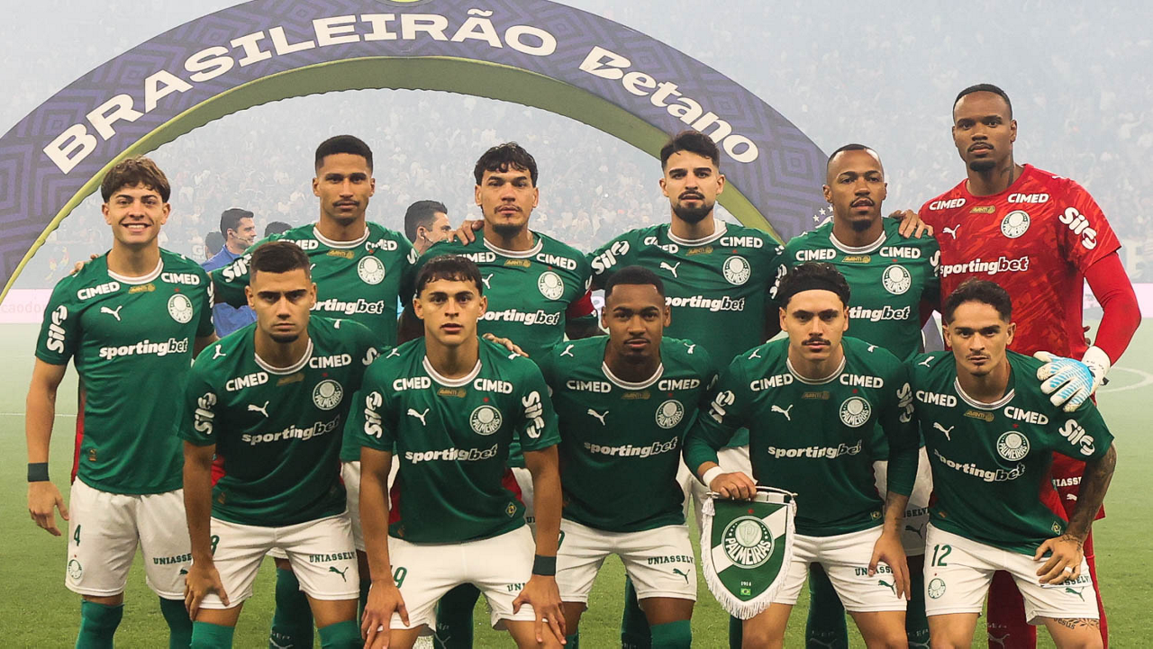 Palmeiras sobe o tom e acusa funcionário do Corinthians de agredir atacante 1 Palmeiras diante do Corinthians. Foto: Cesar Greco