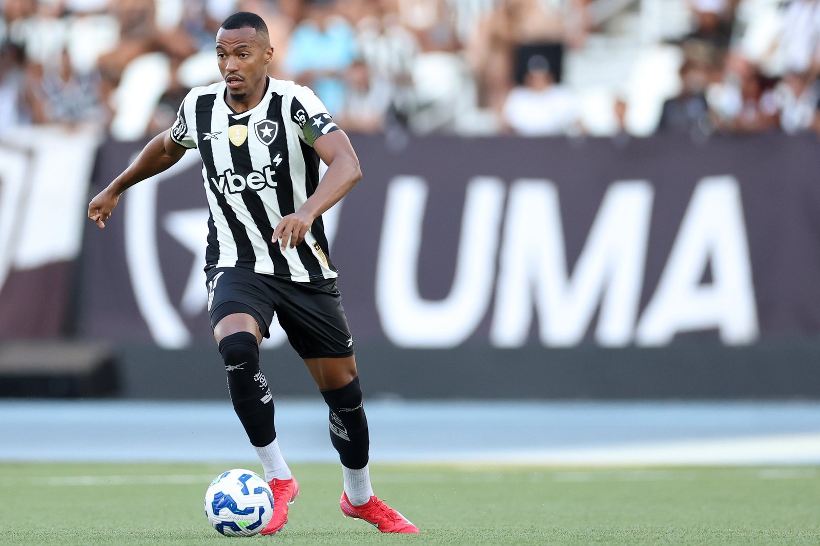 Foto: Vitor Silva/Botafogo - Marçal manda a real sobre Marlon Freitas, atualmente no Palmeiras.