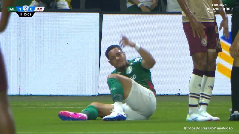 Vitor Roque sofre nova lesão. Foto: Reprodução/Prime Vídeo 