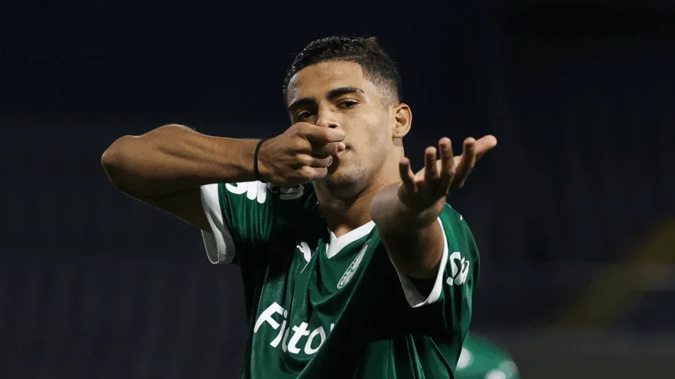 Lateral Arthur vem sendo elogiado no Palmeiras.