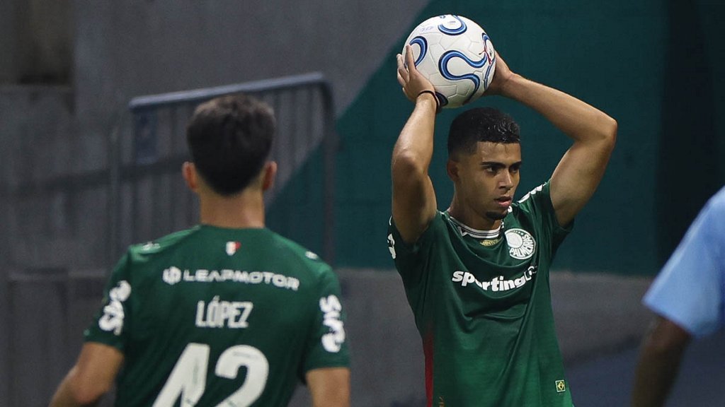 Arthur, do Palmeiras, teve a situação analisada por Abel Ferreira. Foto: Cesar Greco