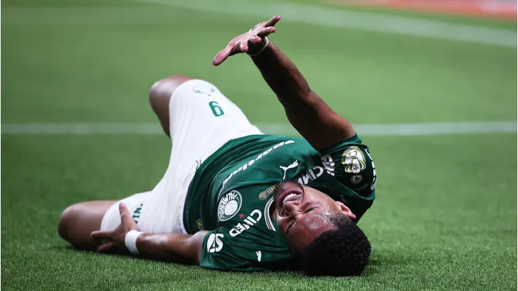 Foto: Ettore Chiereguini/AGIF - Vitor Roque terá que passar por cirurgia no Palmeiras.