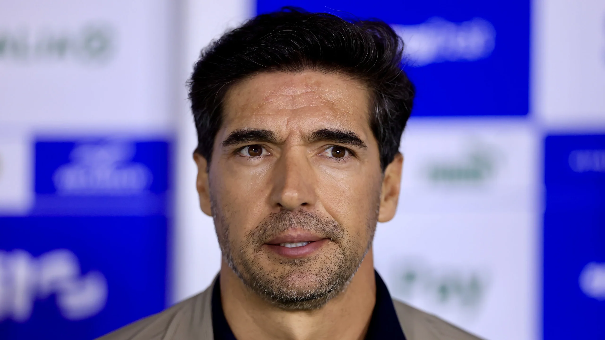 Foto: Marcello Zambrana/AGIF - Abel Ferreira, atual comandante do Palmeiras, deu o 'sim' para a saída do zagueiro para o Real Betis.