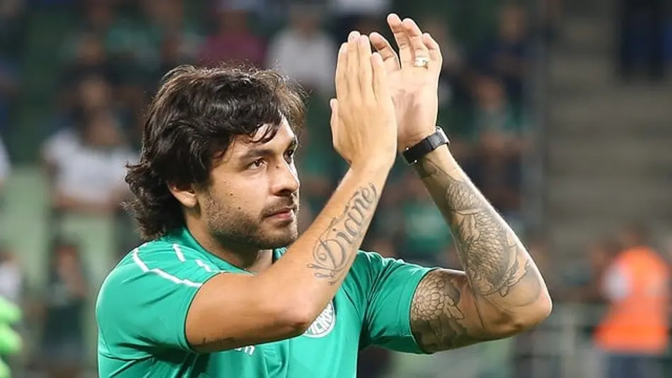 Foto: Agência Palmeiras/Divulgação - Ricardo Goulart, ex-Palmeiras, está de casa nova.