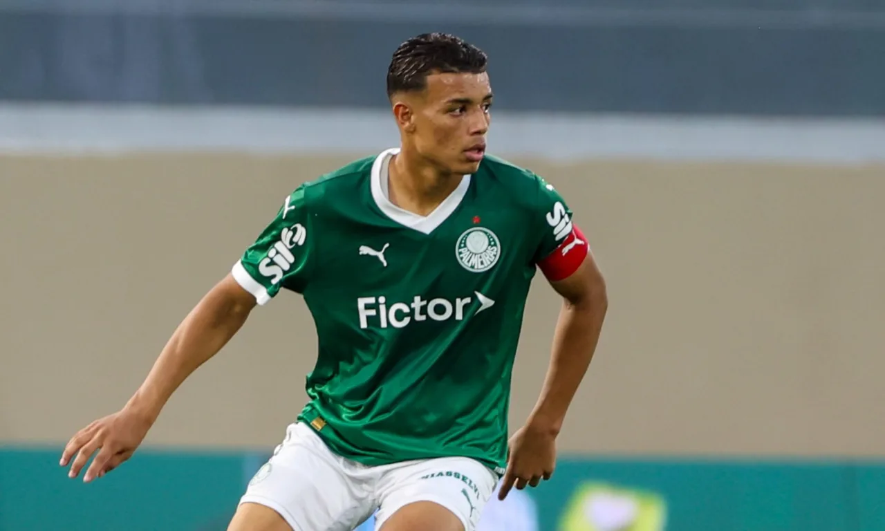 Robson, zagueiro. Foto: Fabio Menotti